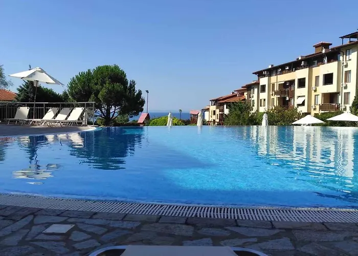 Garden Of Eden Ground Floor With Pool And Sea View Apartment