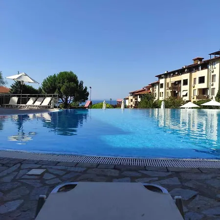 Garden Of Eden Ground Floor With Pool And Sea View Apartmán