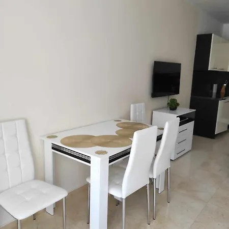 Garden Of Eden Ground Floor With Pool And Sea View Apartmán *