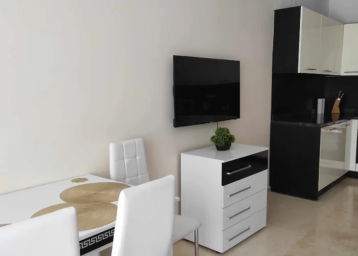 Garden Of Eden Ground Floor With Pool And Sea View Appartement
